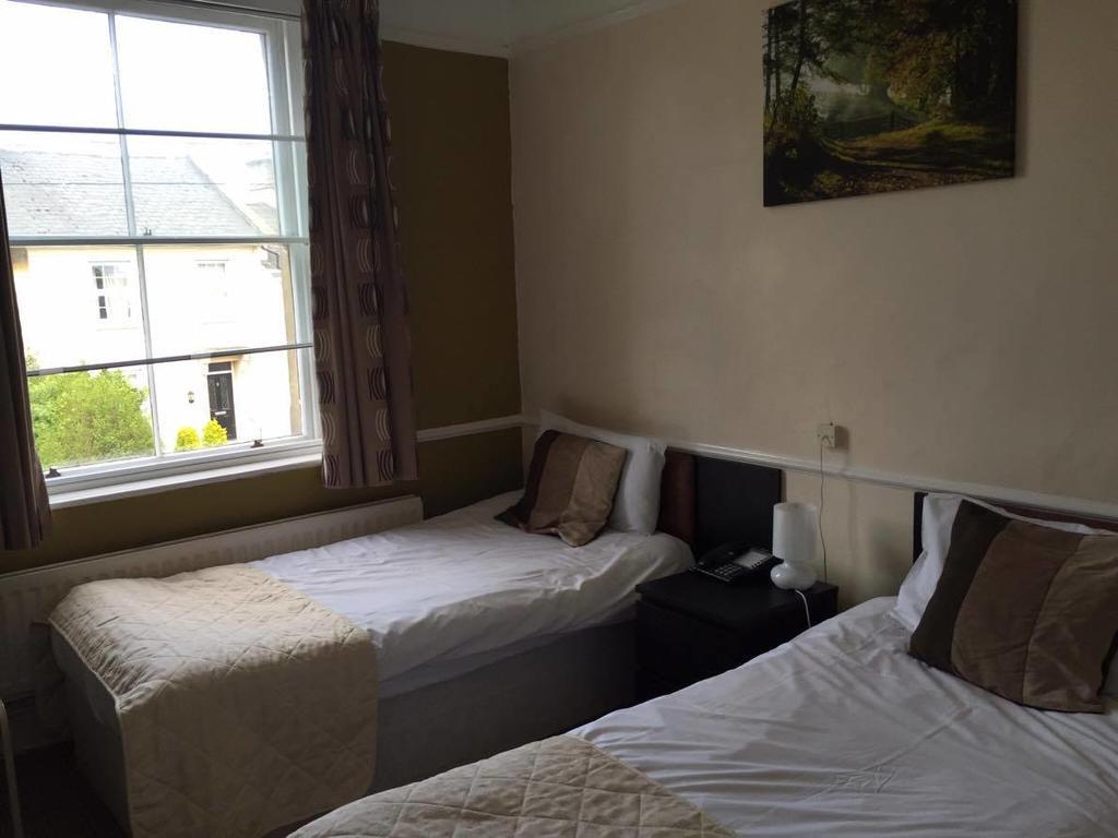 The Pines Guest Accommodation チッペナム エクステリア 写真