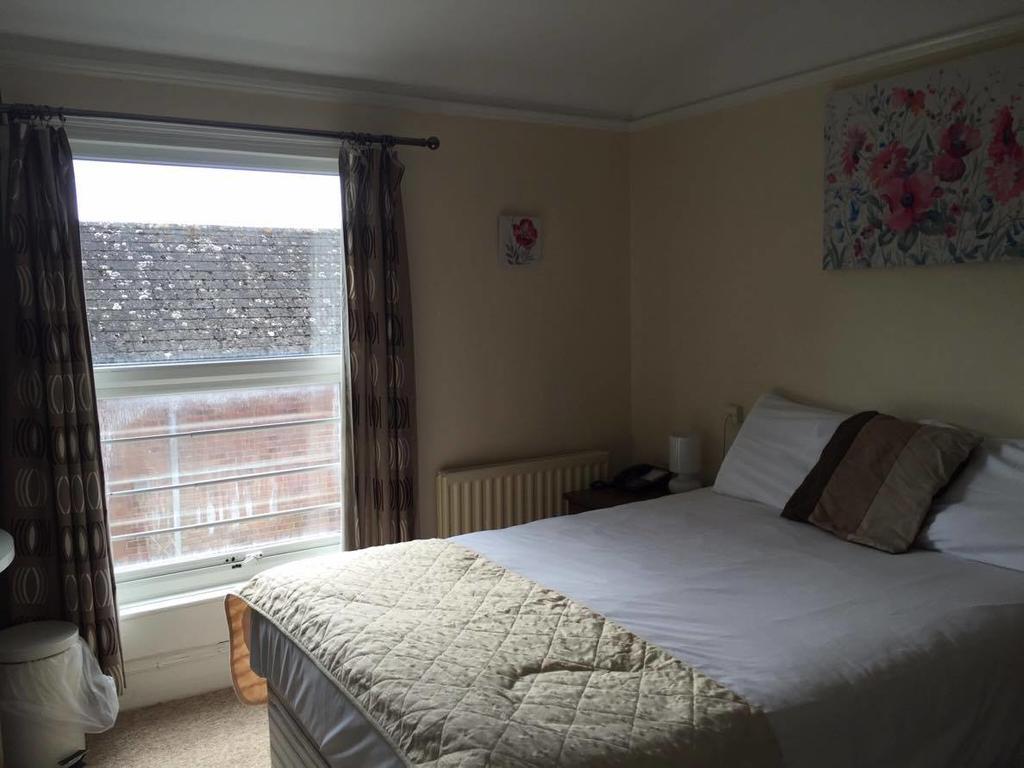 The Pines Guest Accommodation チッペナム エクステリア 写真