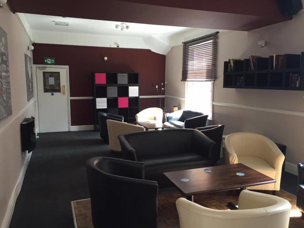 The Pines Guest Accommodation チッペナム エクステリア 写真