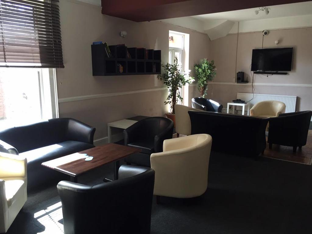 The Pines Guest Accommodation チッペナム エクステリア 写真