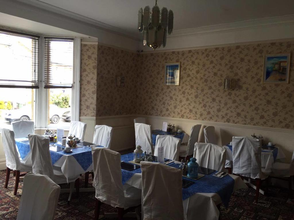 The Pines Guest Accommodation チッペナム エクステリア 写真