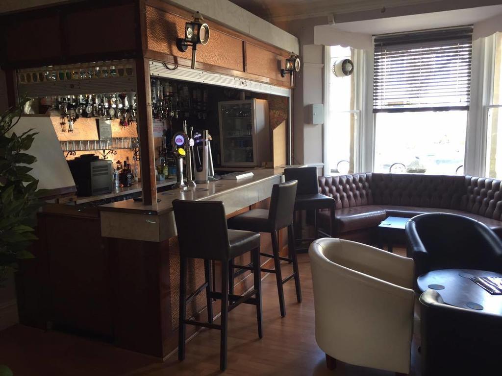 The Pines Guest Accommodation チッペナム エクステリア 写真