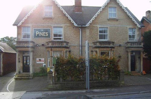 The Pines Guest Accommodation チッペナム エクステリア 写真